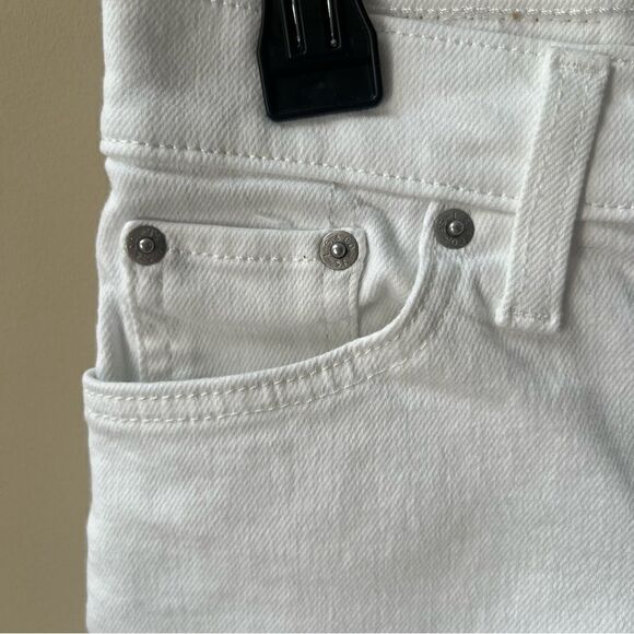 Levi’s mid length white jean shorts.  Size 26( 2) - Picture 3 of 6